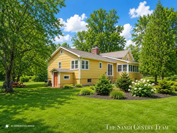1111 2nd St, Pentwater, MI 49449