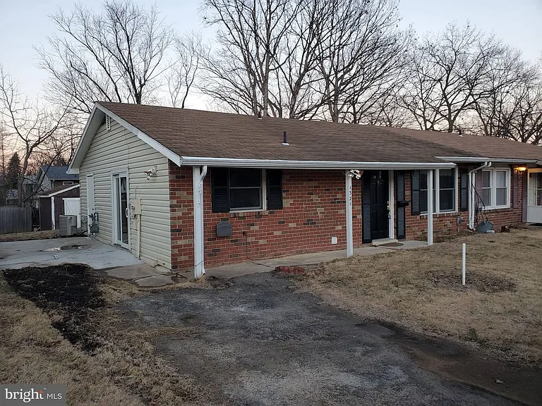 1321 Greyswood Rd — Photo 1