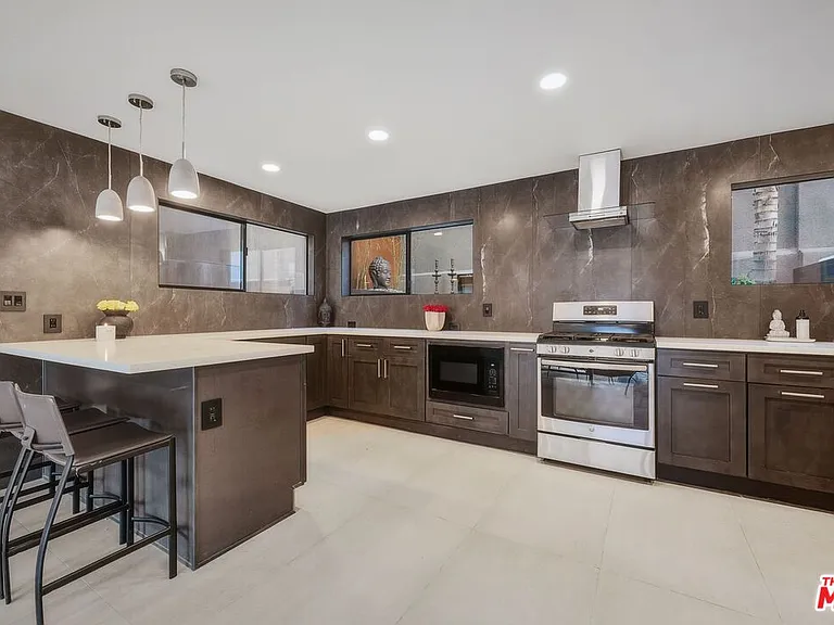 3601 Dixie Canyon Pl — Photo 5
