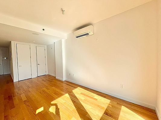 5th image of 123 Melrose St APT 244