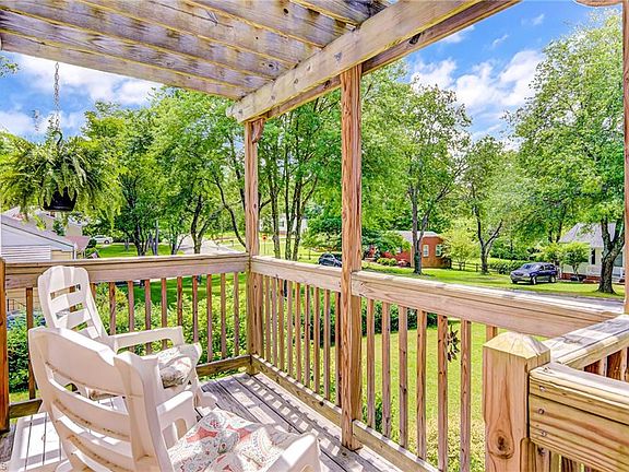 4th image of 2808 Shady Lawn Dr