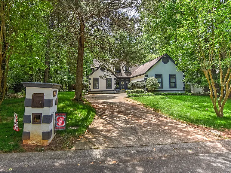 801 Brightwood Ln — Photo 4