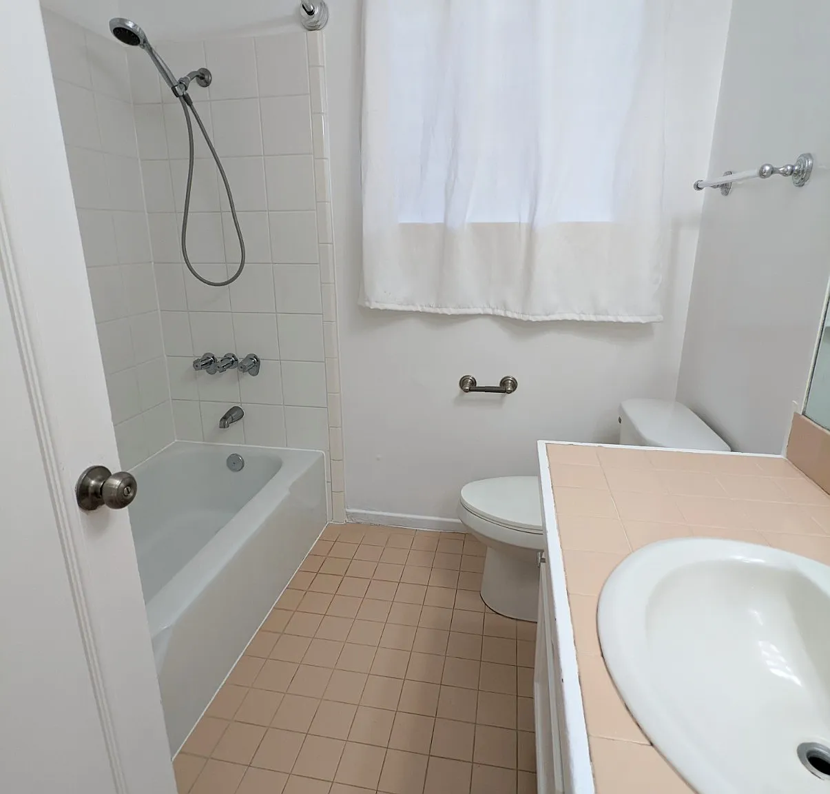 4 bed, 2.5 bath, 1866 sqft, $4,800 — Photo 2