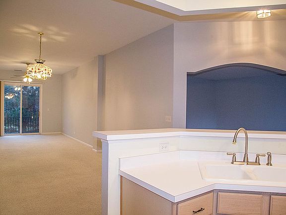 4th image of 1194 Westminster Ln #1015