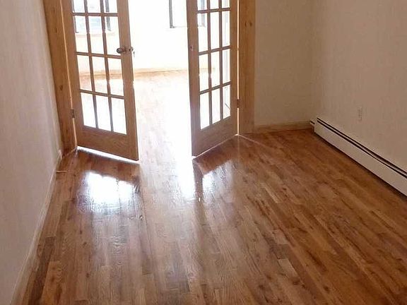 5th image of 215 India St APT 1L