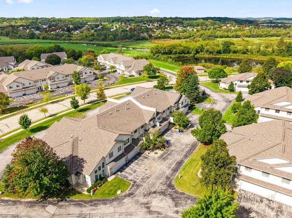 2415 Fox River PARKWAY #H, Waukesha, WI 53189