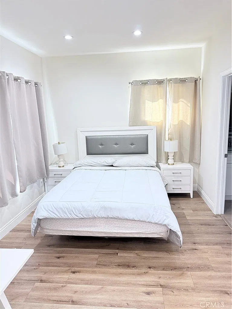 3 bed, 1100 sqft, $4,500 — Photo 2