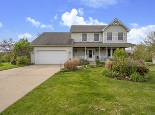 1N284 Northway Dr, Elburn, IL 60119