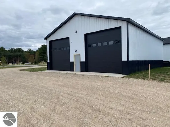 7464 Geronimo Trl, Bellaire, MI 49615