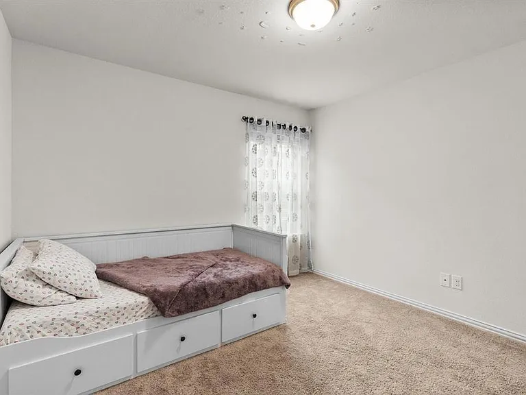 671 Farmstead Dr — Photo 10