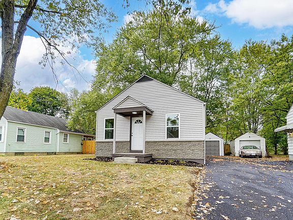 3rd image of 2409 Parkwood Ave