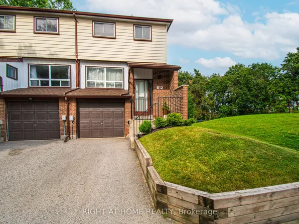 63 Ferris Ln #B12, Barrie, ON L4M 5C4