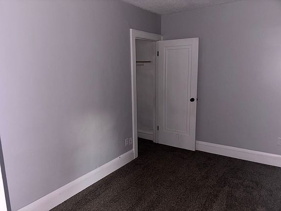 5th image of 810 Thayer St APT 2