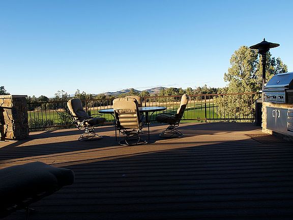 1250 sq ft deck