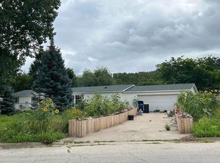 1210 S 10th St, Lake City, MN 55041