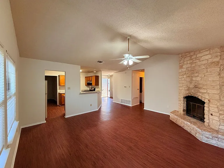 2013 James Pl — Photo 8