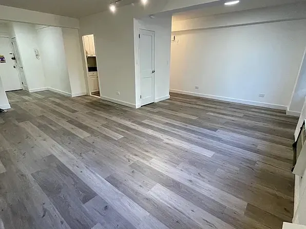 333 East 46th Street image 2 of 9