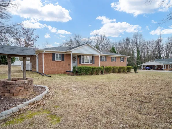 2985 Long Cir, Iron Station, NC 28080