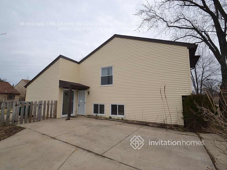 2nd image of 30W078 Maplewood Dr