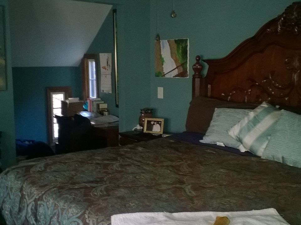 2ed  floor bedroom