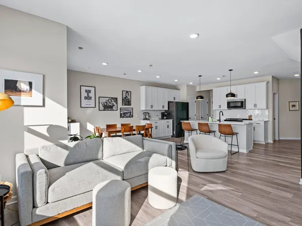 11278 Crestbury Dr, Woodbury, MN 55129