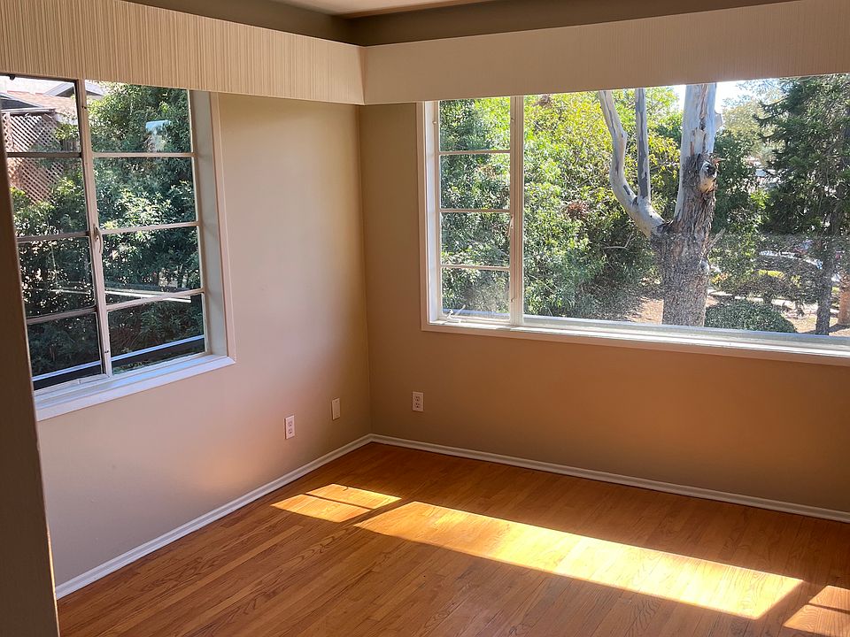 Living room with beautiful windows