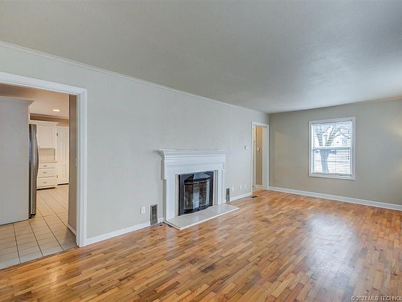 4th image of 2019 S Dewey Ave