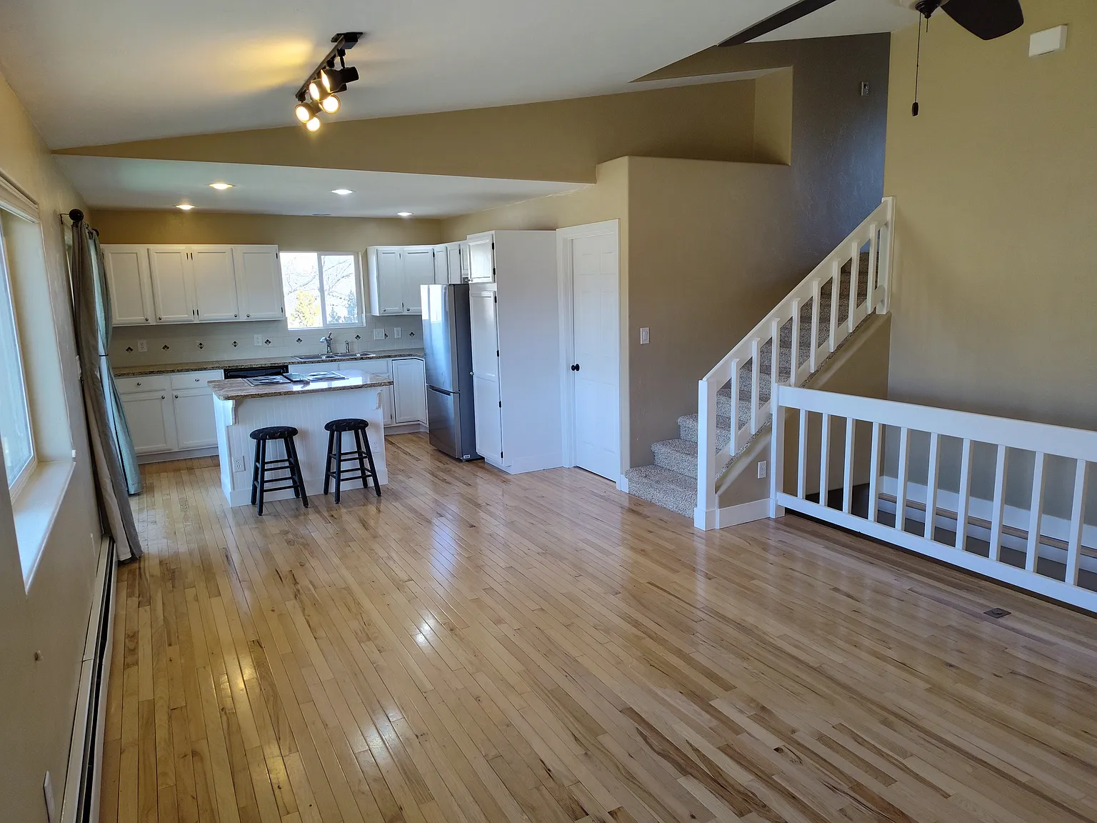 406 Ridges Blvd — Photo 1