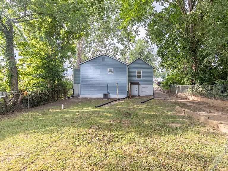 204 Walnut St — Photo 10