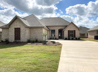 518 Silver Hill Dr, Pearl, MS
