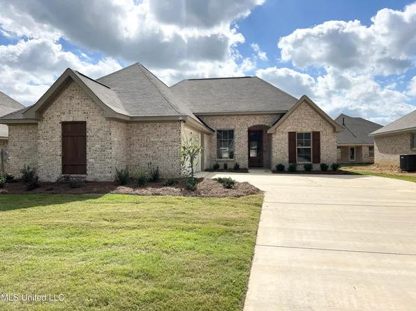 518 Silver Hill Dr, Pearl, MS 39208