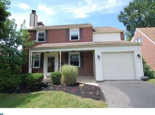 208 Westwood Park Dr, Havertown, PA 19083