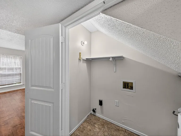 2456 N Brophy Cir #2 — Photo 4