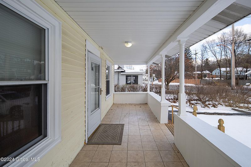 3rd image of 14 Vly Road