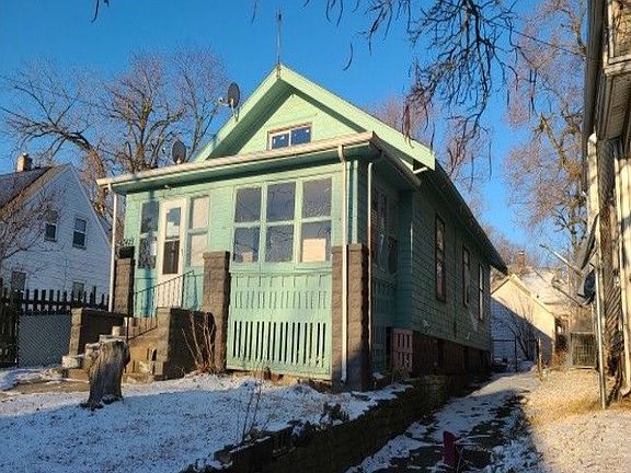 4th image of 3423 NE Madison Ave