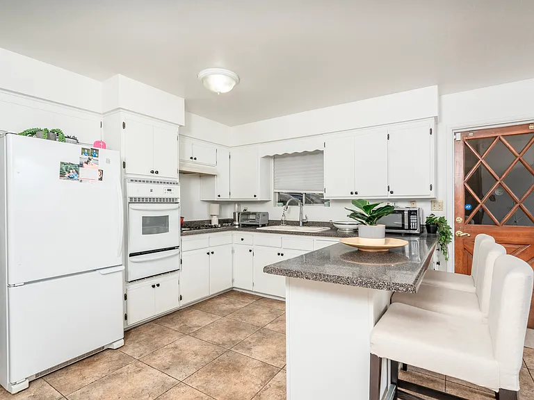 1609 S Parkside Dr — Photo 4