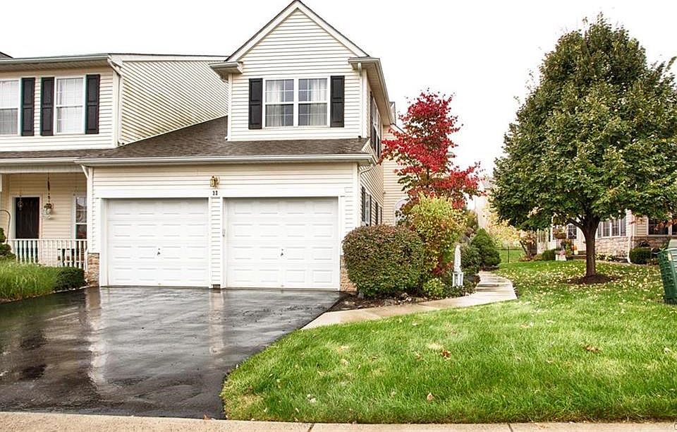 1st image of 32 Cobblestone Dr