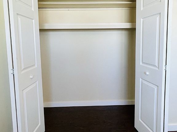 3rd image of 1510 Edgewater Cir APT 4D