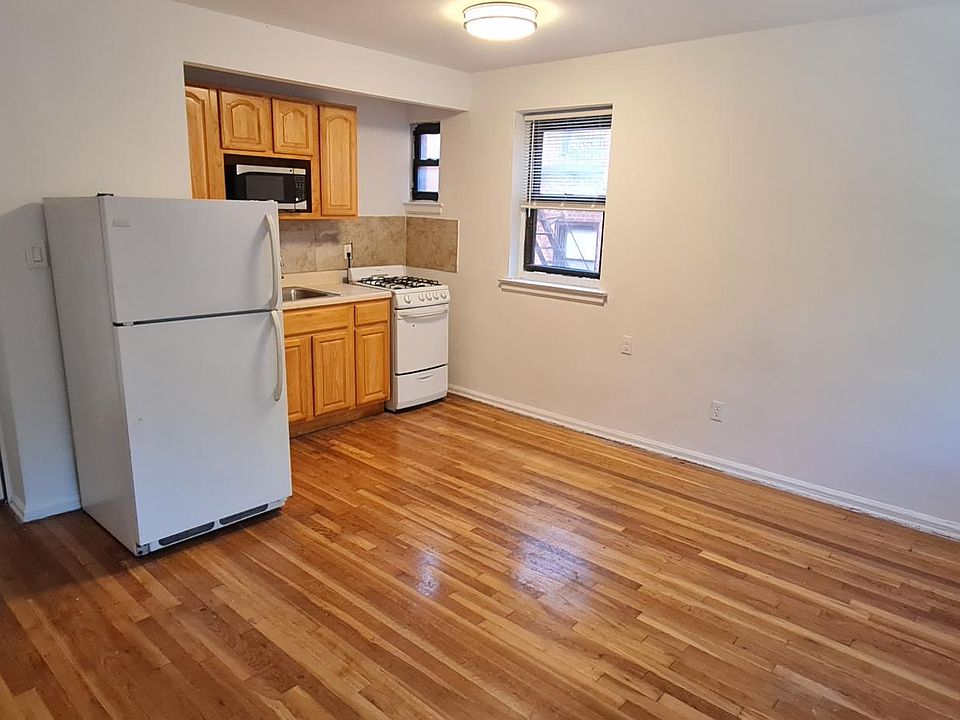 1st image of 139 84th Dr #2