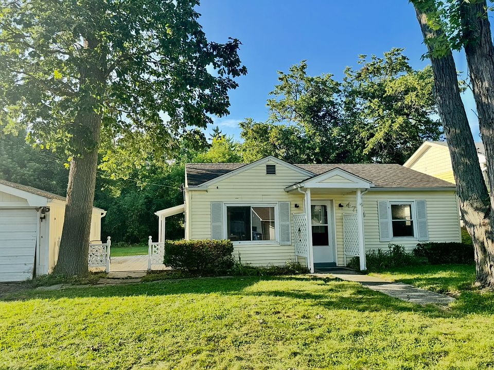 Front of House, Detached 2 car garage