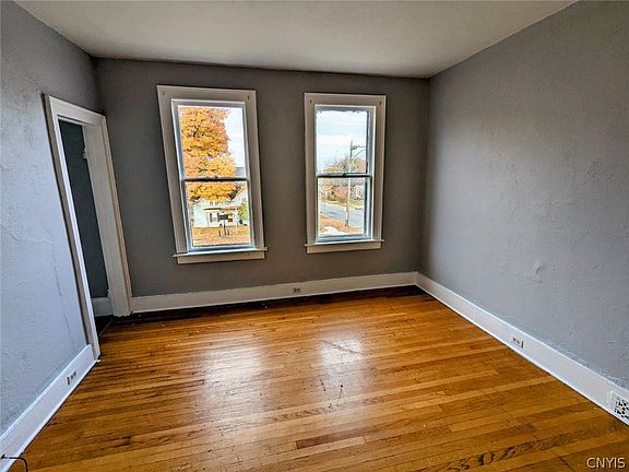 3rd image of 414 Court St