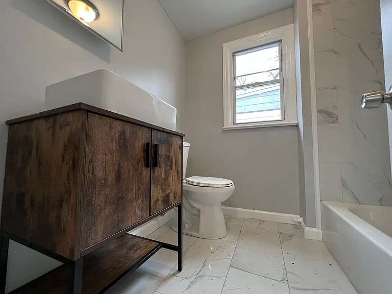 594 Christopher St #1 — Photo 11