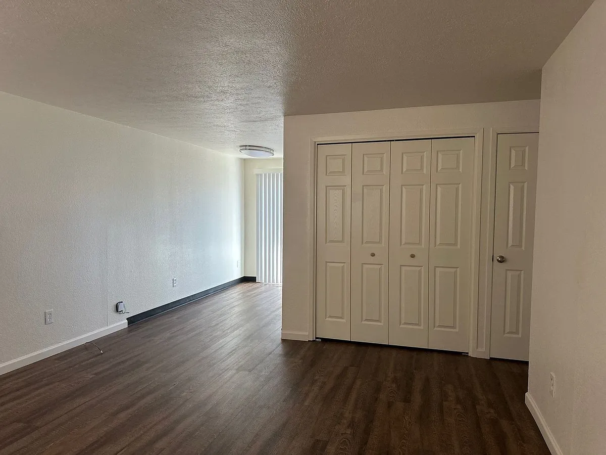 Building Photo - 1418 Pleasant Ave #1420