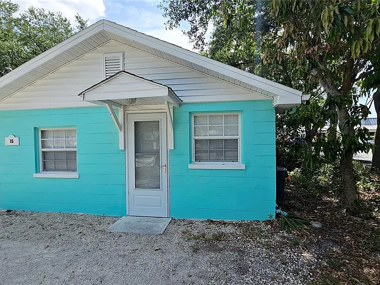 15 Mango St — Photo 1