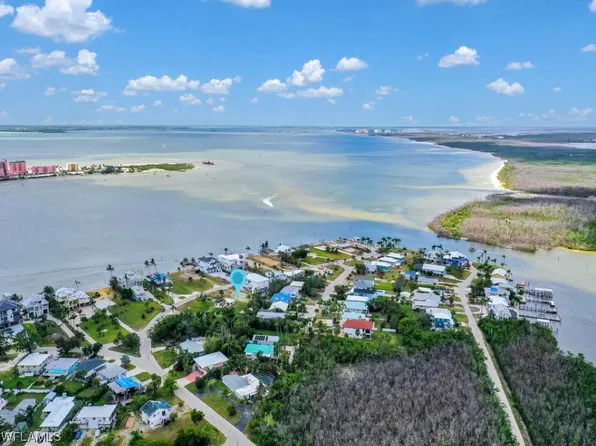 947 San Carlos Dr, Fort Myers Beach, FL 33931