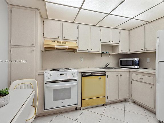 5th image of 4101 Pine Tree Dr APT 1407