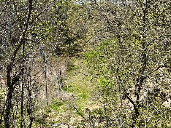 3rd image of 1885 Fm