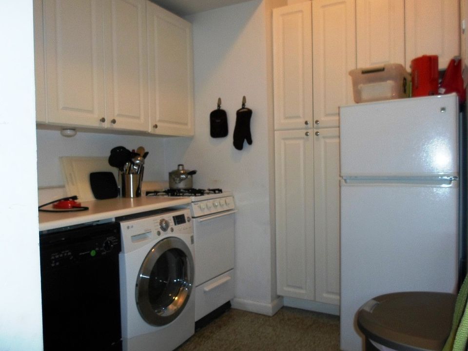 1st image of 225 Sullivan St APT C1
