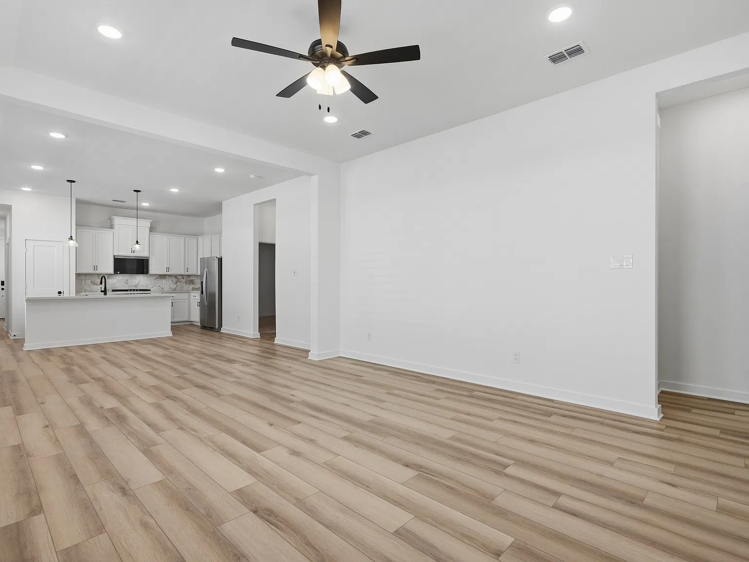 3 bed, 1768 sqft, $2,450 — Photo 4