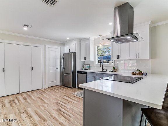 3rd image of 319 San Carlos Cir